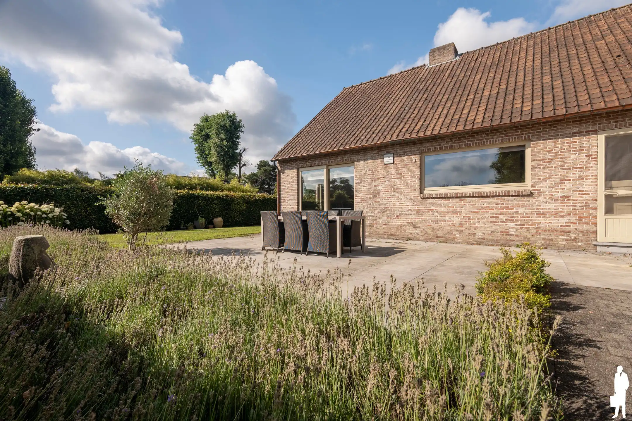 Ruime woning met 5 slpk. op ca. 16 are; uniek, groen gelegen foto 2