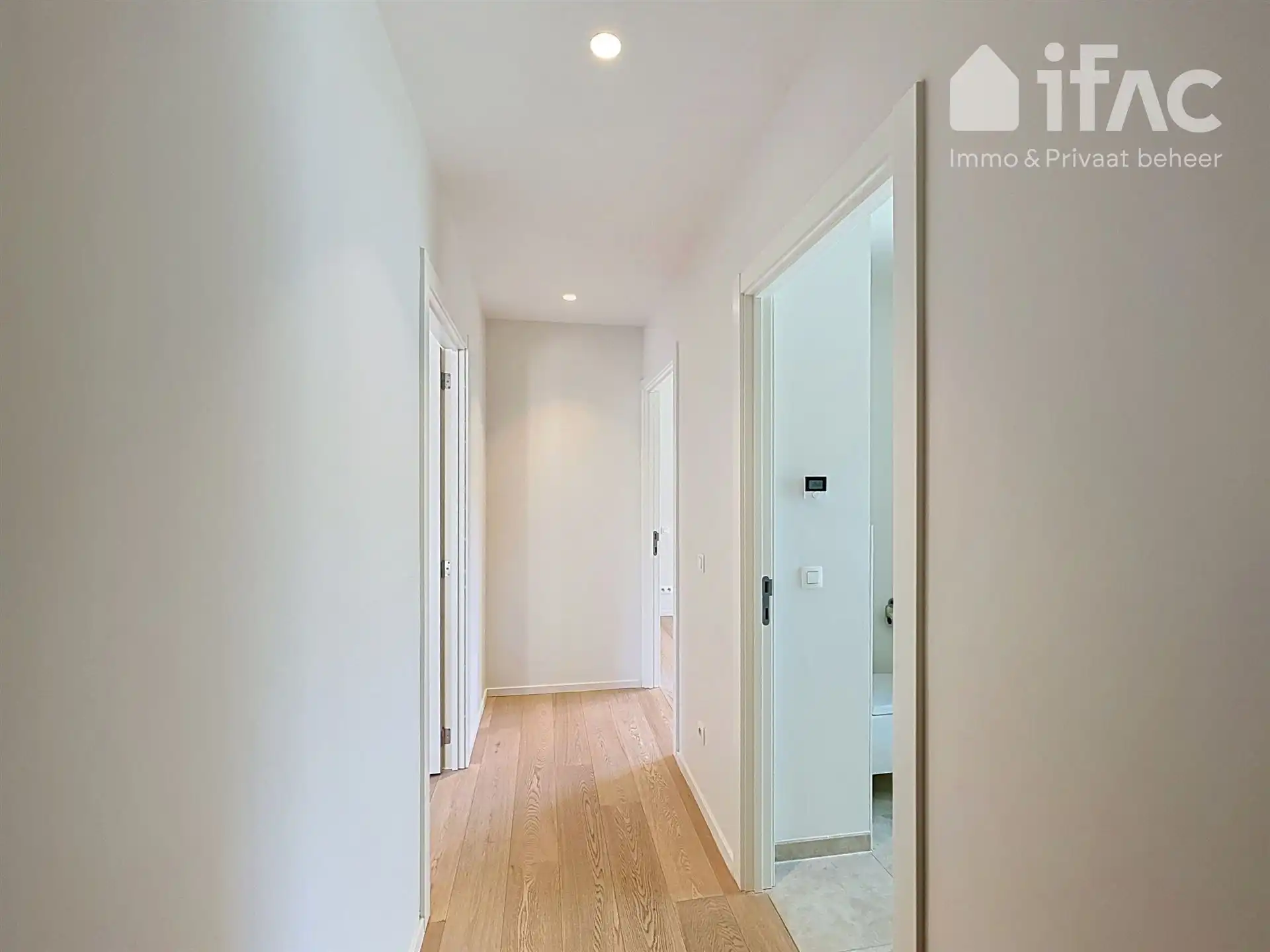 Uitstekend afgewerkt 2 slaapkamer appartement met mooi zicht foto 16