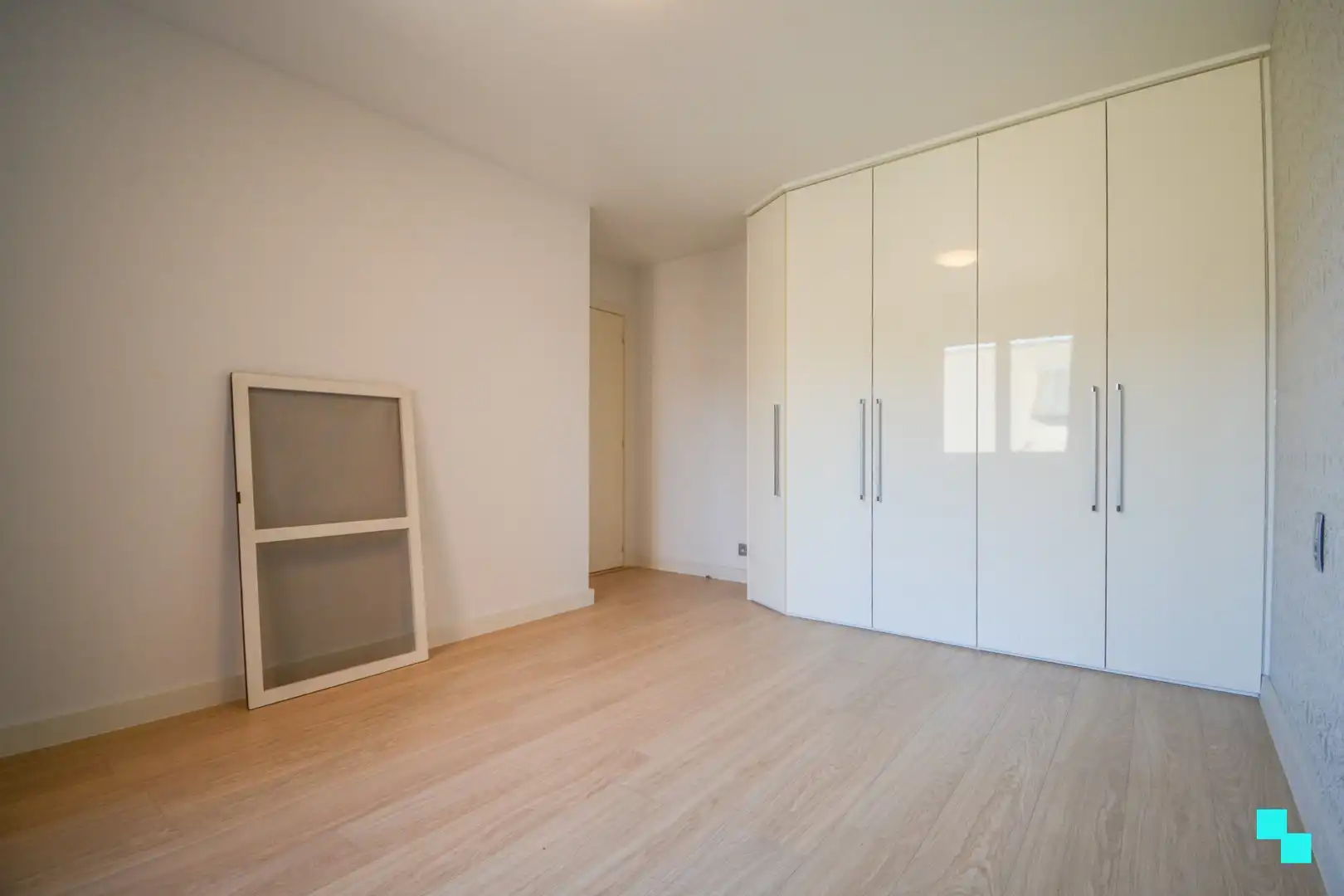 Gerenoveerd 3-slaapkamer appartement te Roeselare foto 21