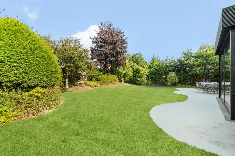 Alleenstaande villa met mooie tuin te Knokke foto 2
