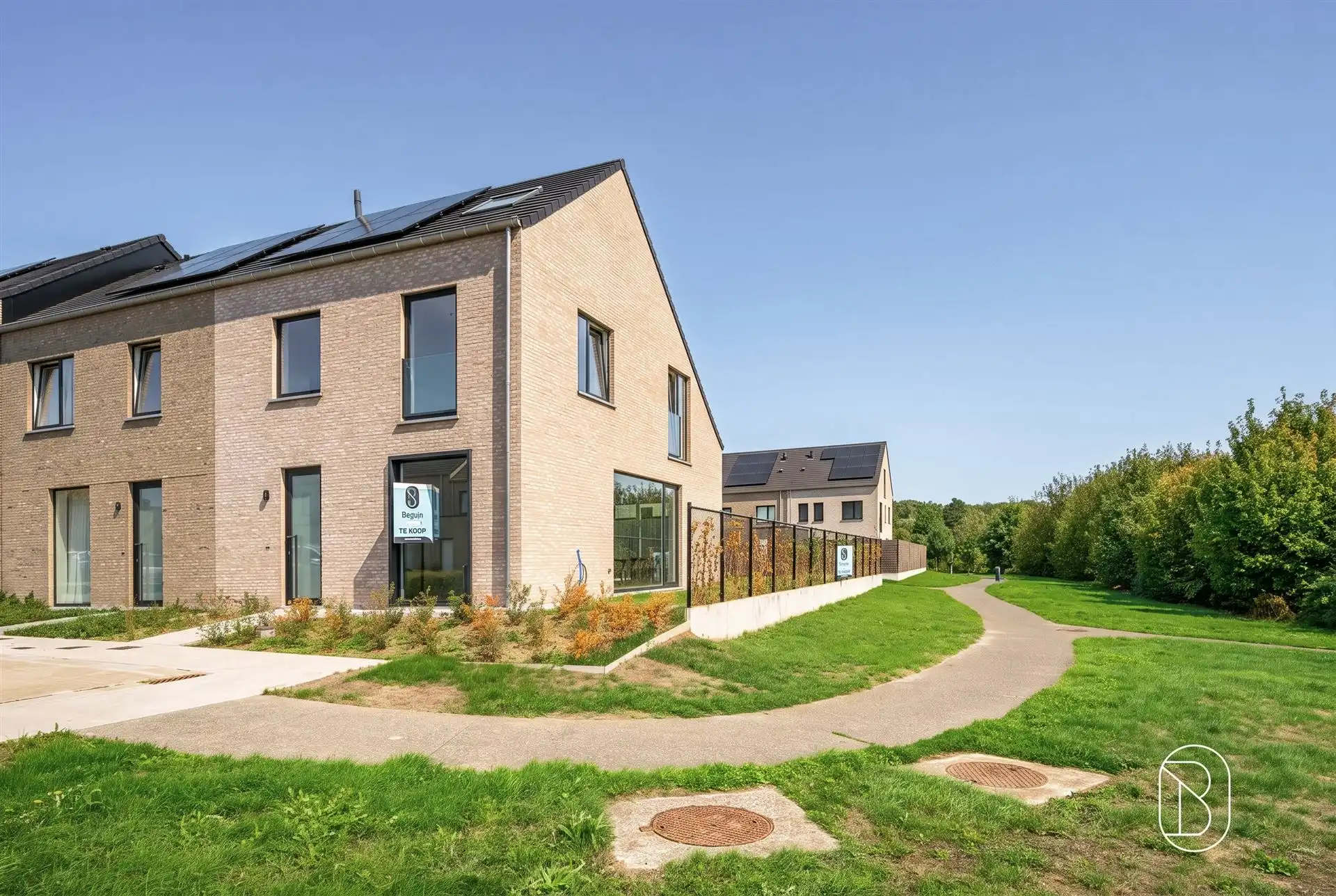 Topgelegen grote woning met 4 slk, omheinde tuin en garage. foto 2