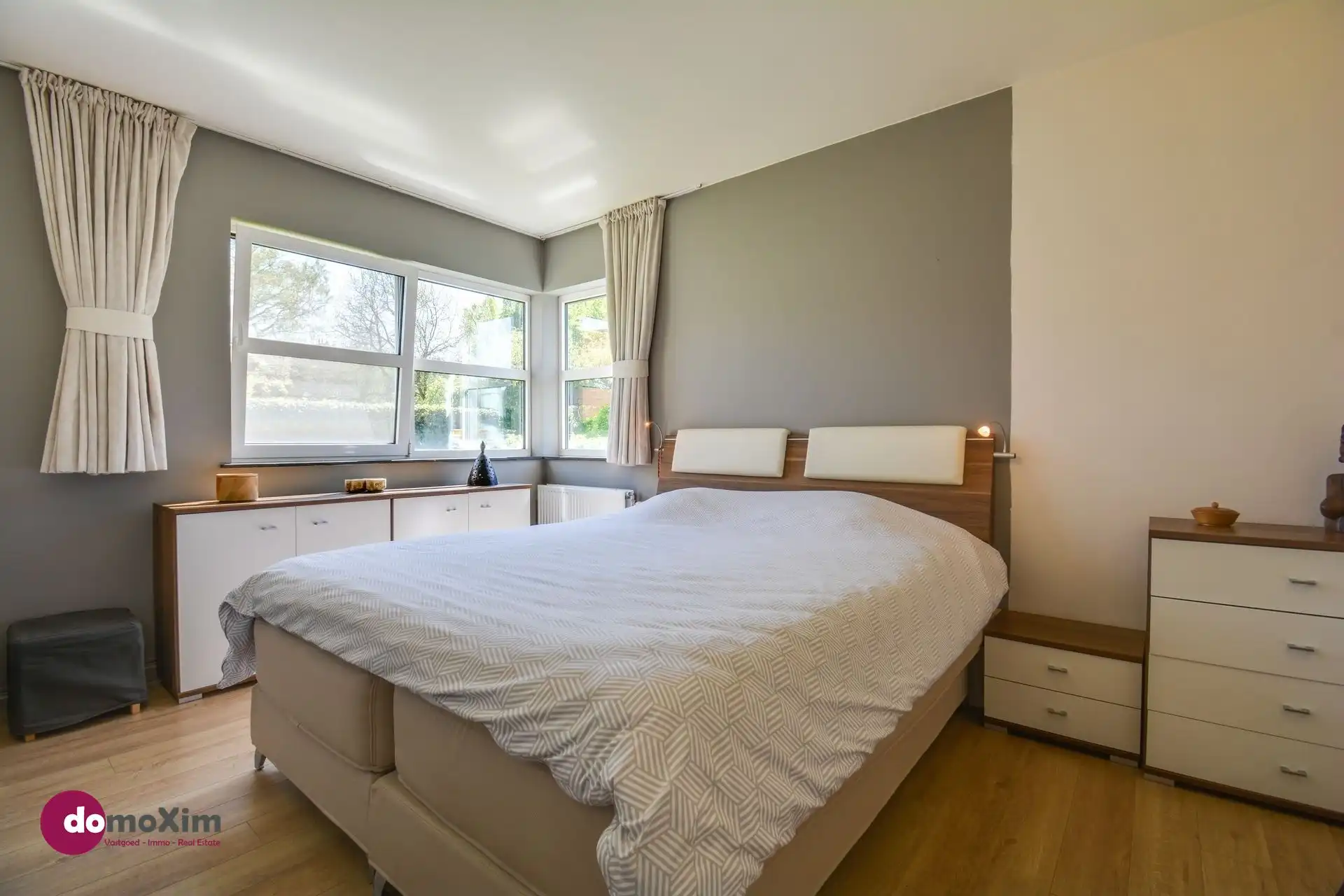 Charmante halfopen bebouwing met prachtige tuin en topligging aan de vaart foto 16