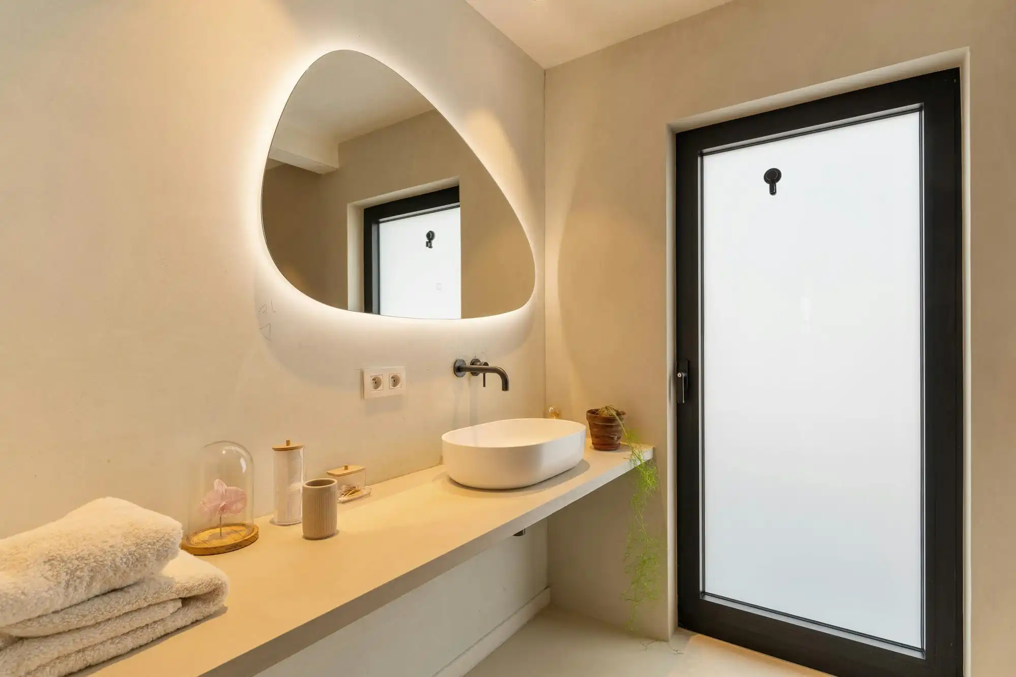 Prachtig afgewerkte woning (EPC A) met magazijn te Branst foto 14