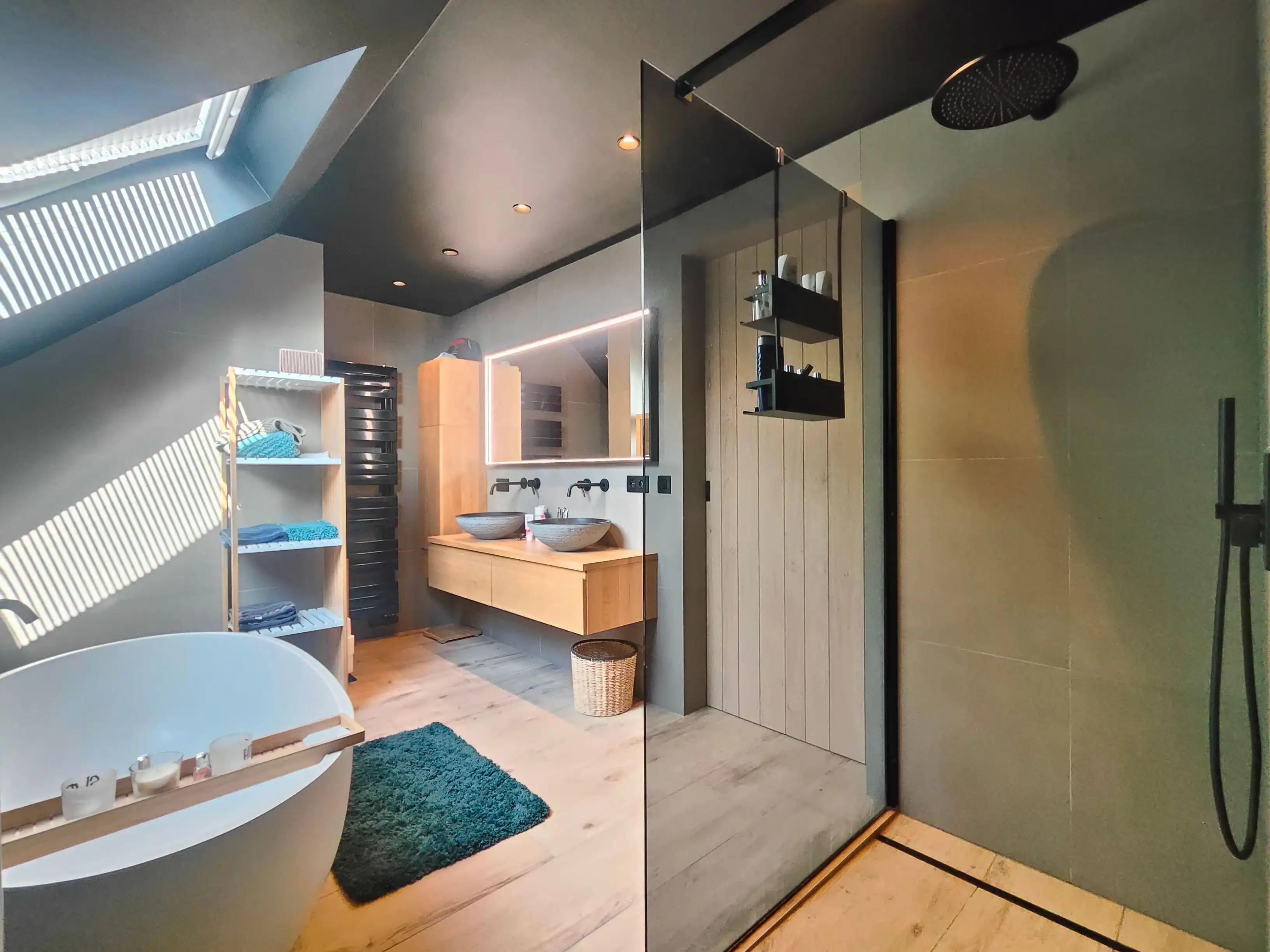 Volledig gerenoveerde VILLA op de grens met Knokke  (NL) ! Deze moet je in het echt komen zien! foto 9