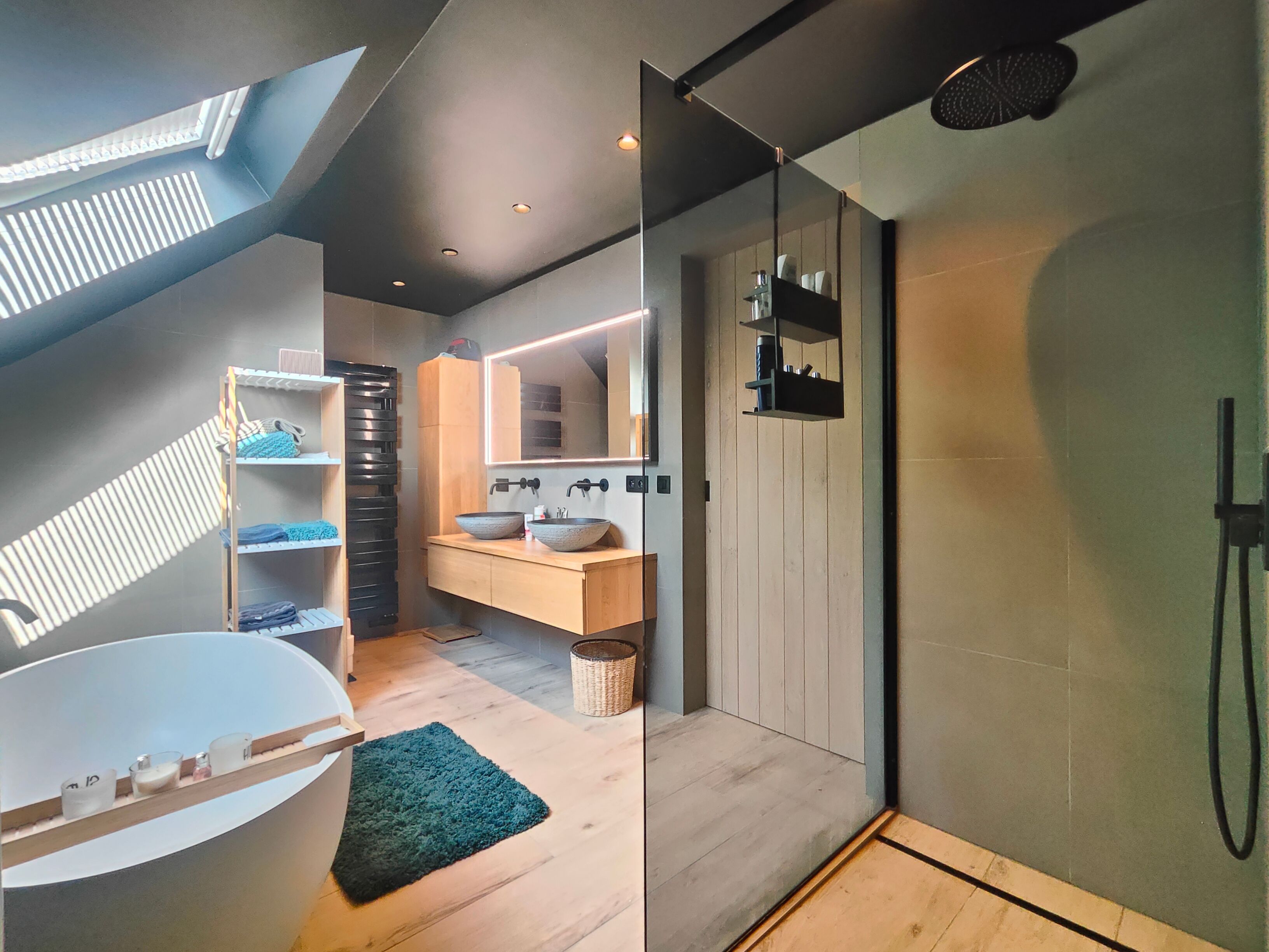 Volledig gerenoveerde VILLA op de grens met Knokke  (NL) ! Deze moet je in het echt komen zien! foto 9