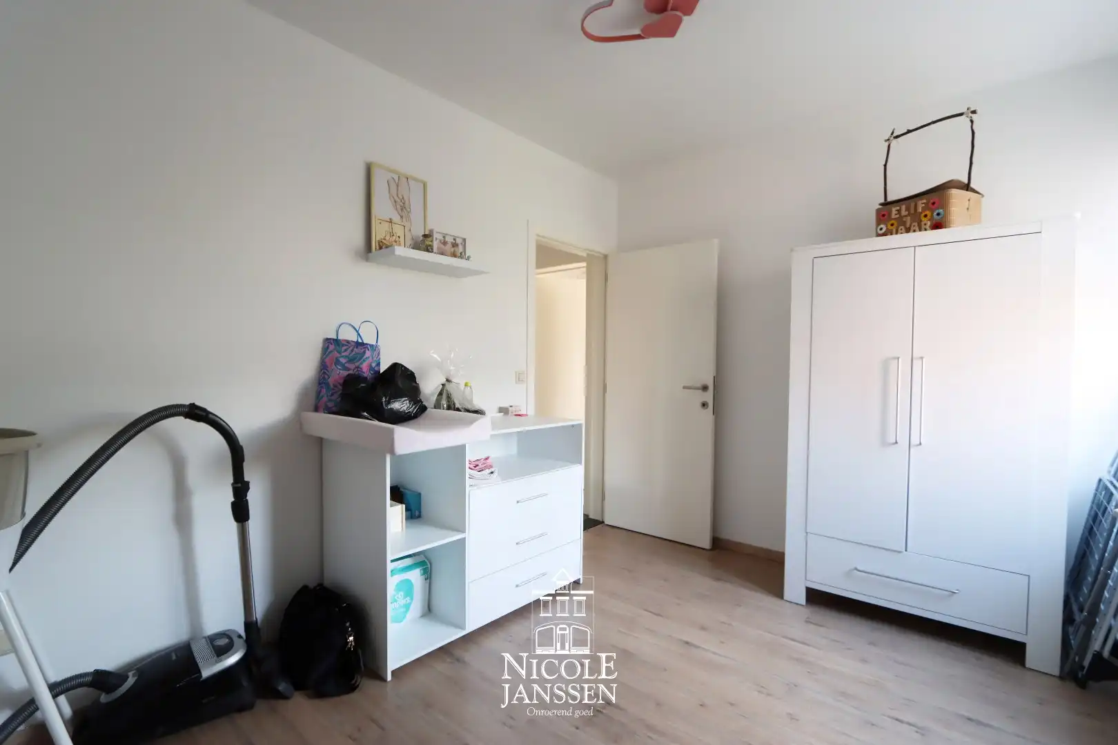 Instapklaar appartement met twee slaapkamers en overdekt terras foto 9