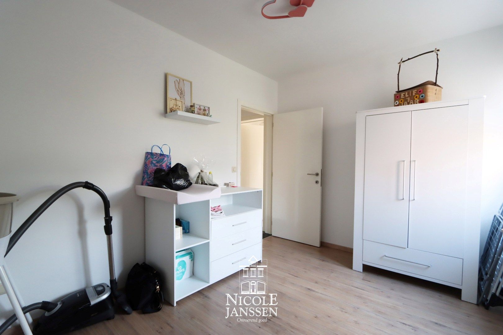 Instapklaar appartement met twee slaapkamers en overdekt terras foto 9