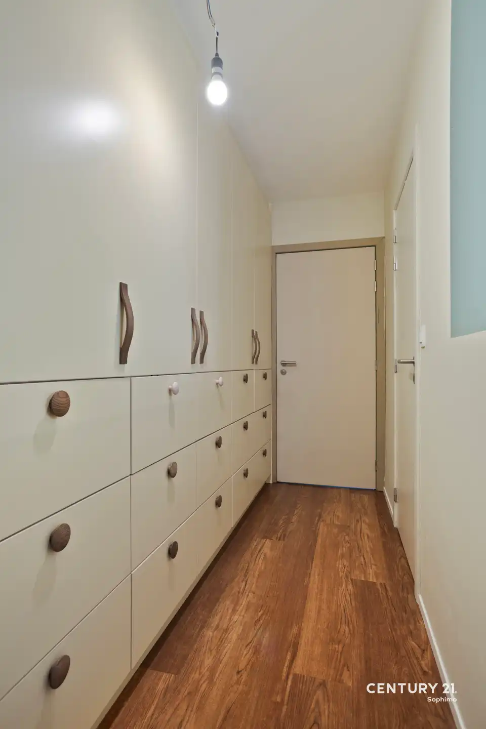 Recente, instapklare woning met 4 slaapkamers foto 13