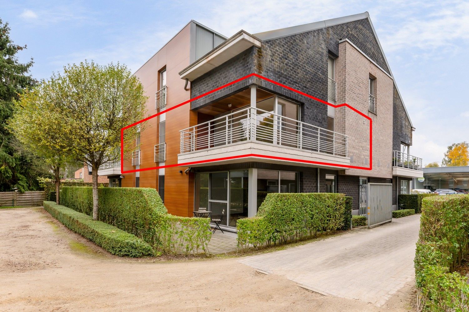 Instapklaar appartement met 2 slaapkamers en terras – centraal gelegen op de grens met Berlaar-Heikant. foto {{pictureIndex}}
