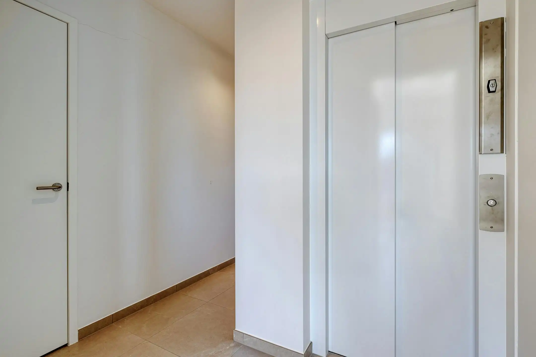 Appartement met lift, groot terras en prachtig verzicht foto 11