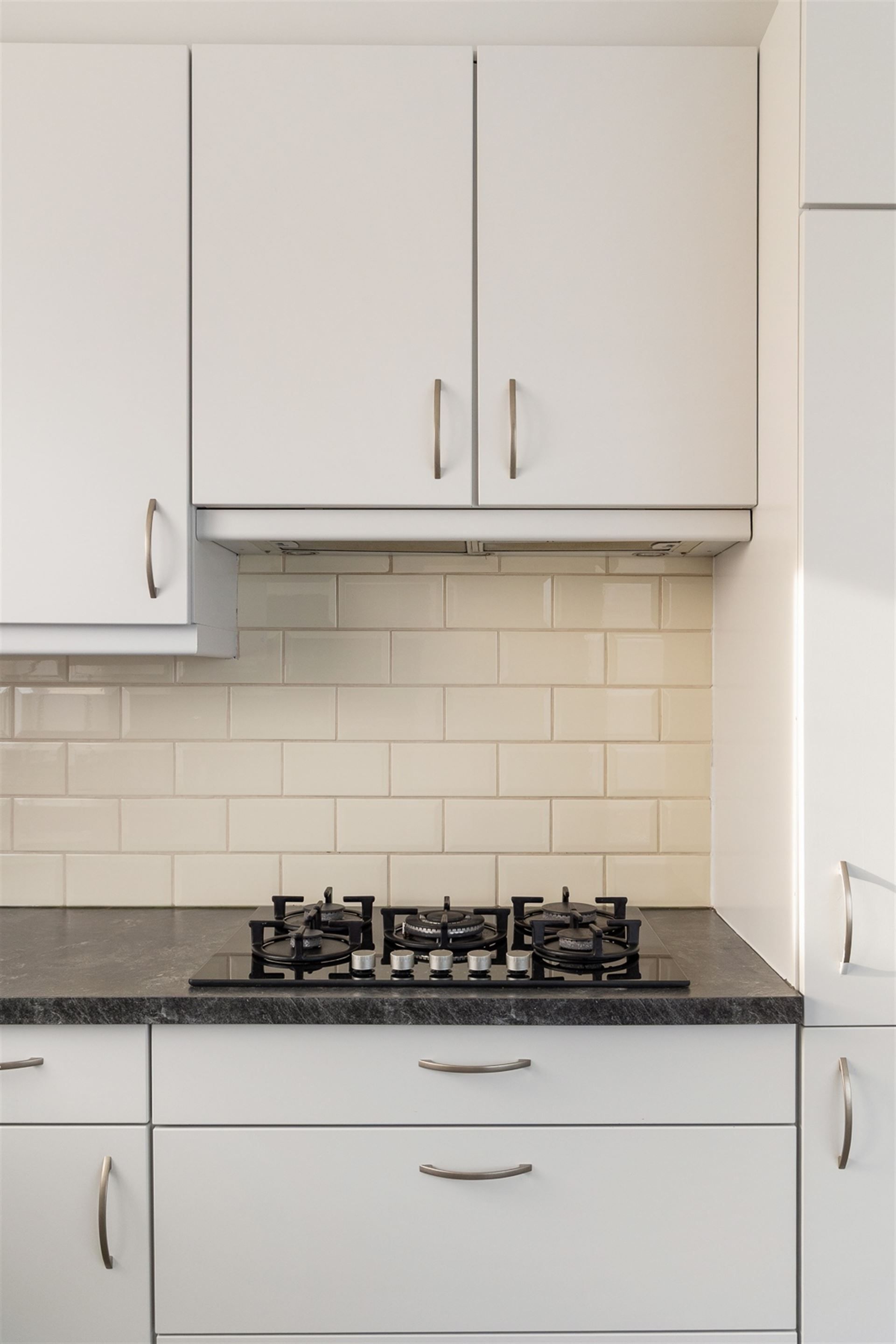 Instapklaar Appartement met 2 Slaapkamers, Terras en Garage foto 7