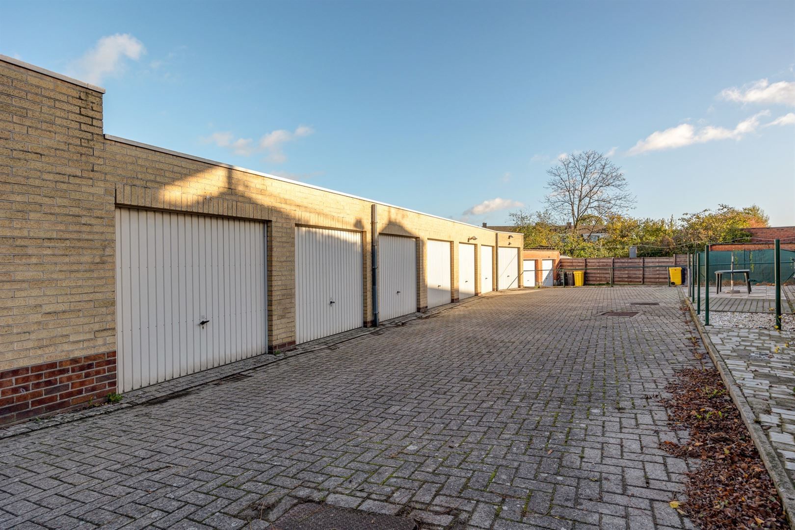 Goed gelegen appartement. Instapklaar! foto 17