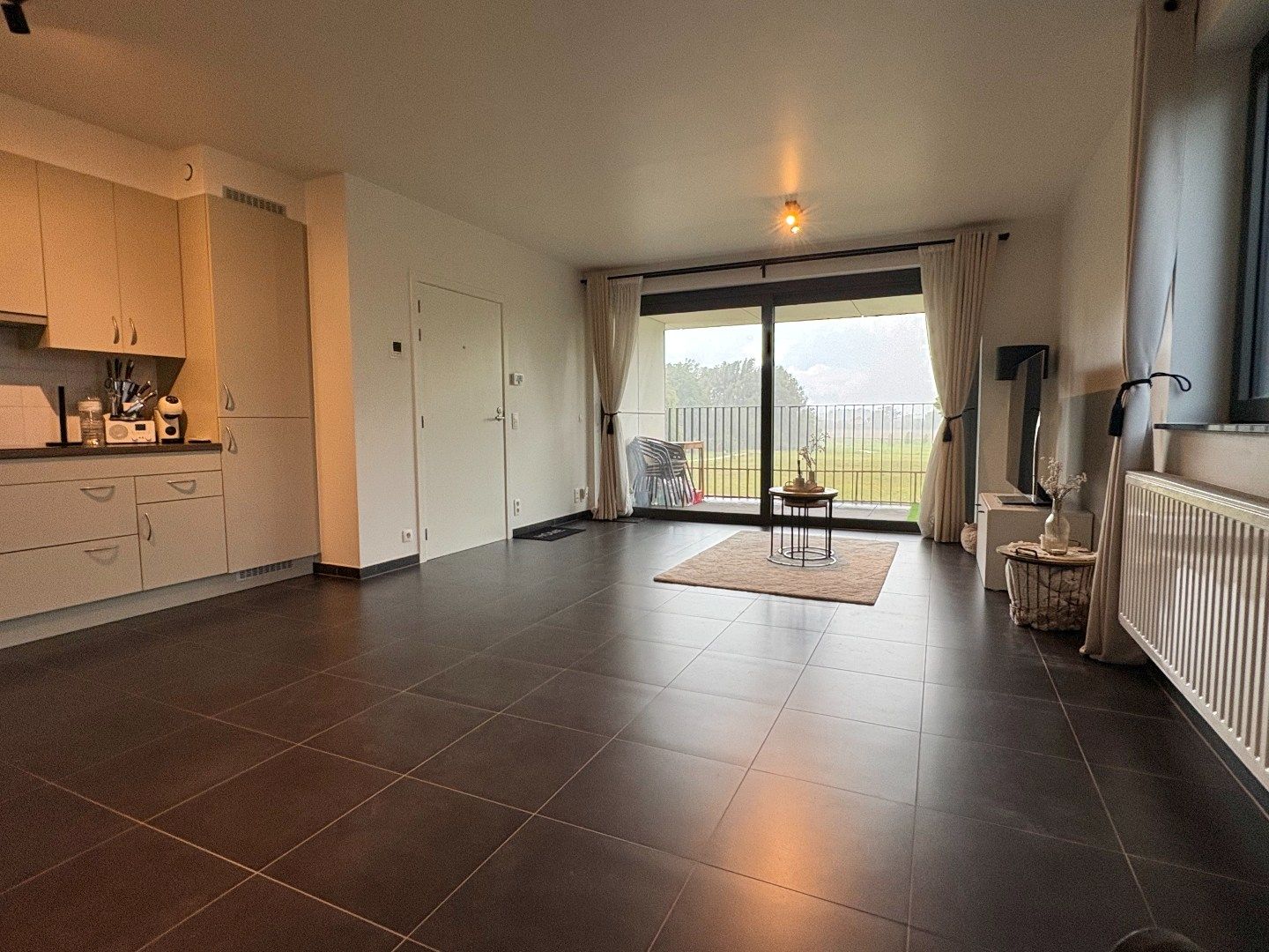 Tweeslaapkamer appartement met uitzonder terras en verzicht. foto 4