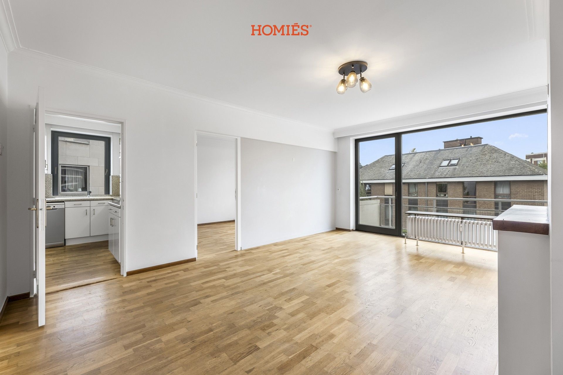 Lichtrijk appartement met 2 slaapkamers foto {{pictureIndex}}