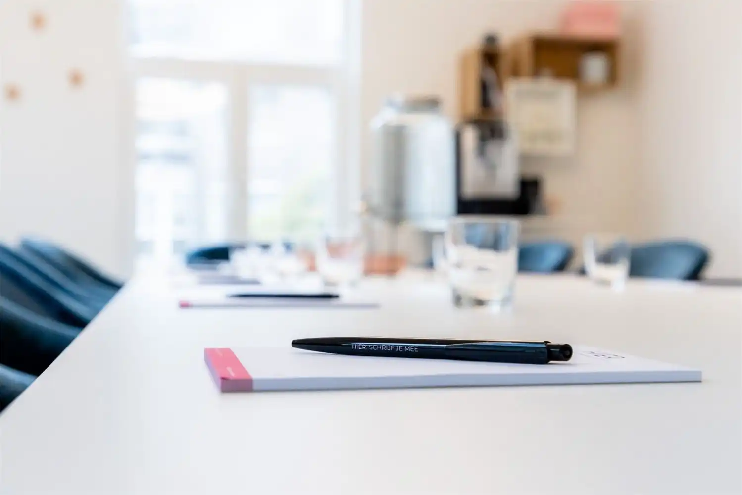 HIPPE INSTAPKLARE KANTOREN IN GERENOVEERDE HERENWONING foto 8