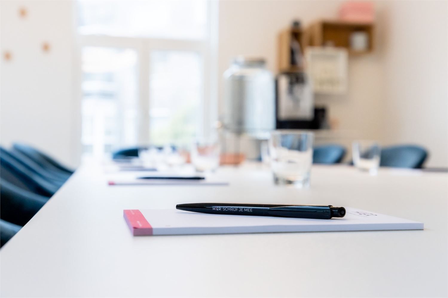 HIPPE INSTAPKLARE KANTOREN IN GERENOVEERDE HERENWONING foto 8