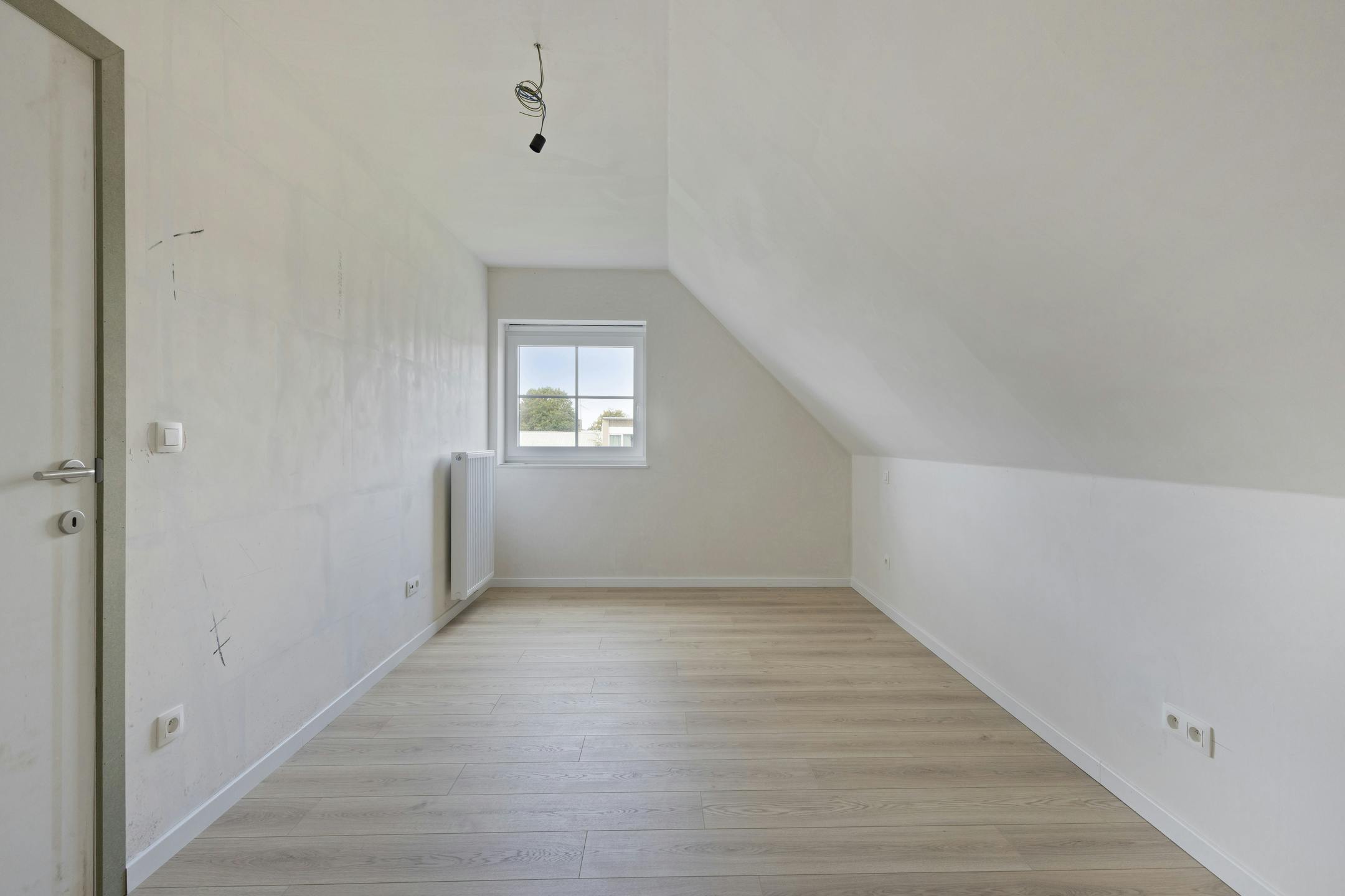 Instapklaar huis met 3 slaapkamers en carport in Izegem! foto 8