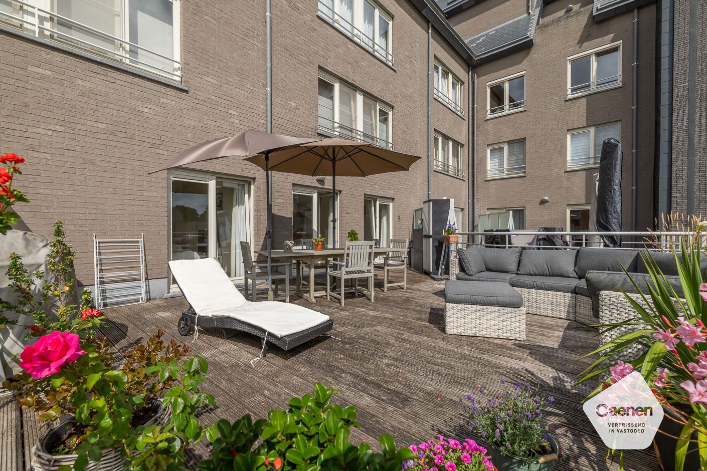 🌊 Te koop: Gelijkvloers appartement met 2 slaapkamers + slaaphoek met uitzonderlijk groot terras – vlak bij zee! foto {{pictureIndex}}