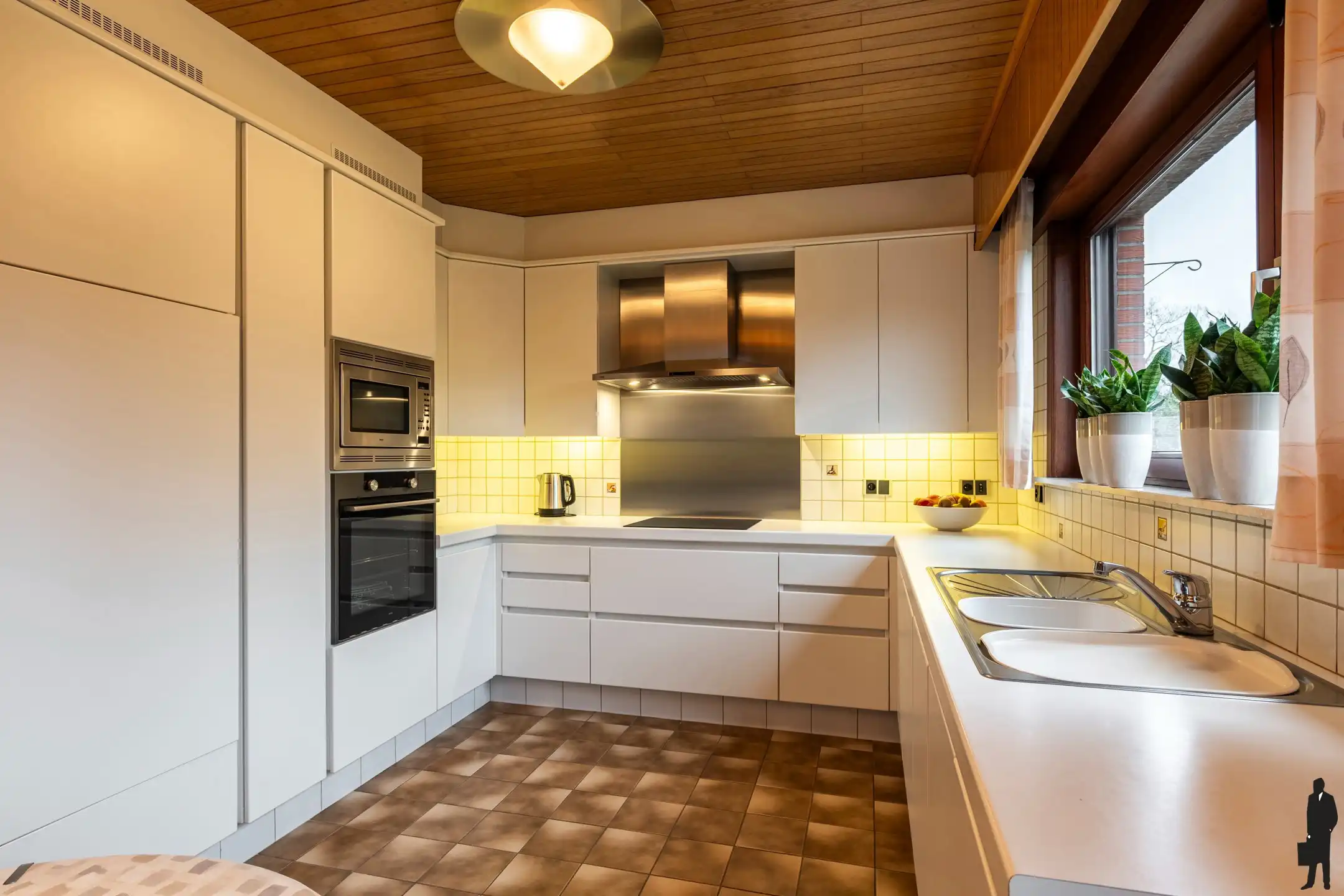 Uniek gelegen woning met 3 slpk. op zuidperceel van 2.609m² foto 5