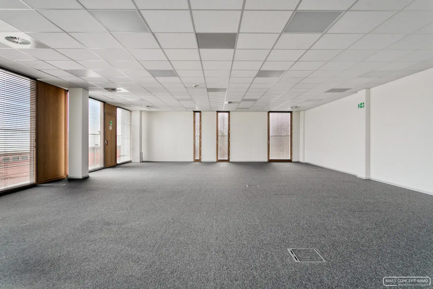 Kantoorruimte 195 m² te huur vlakbij E17 te Zwevegem foto 2