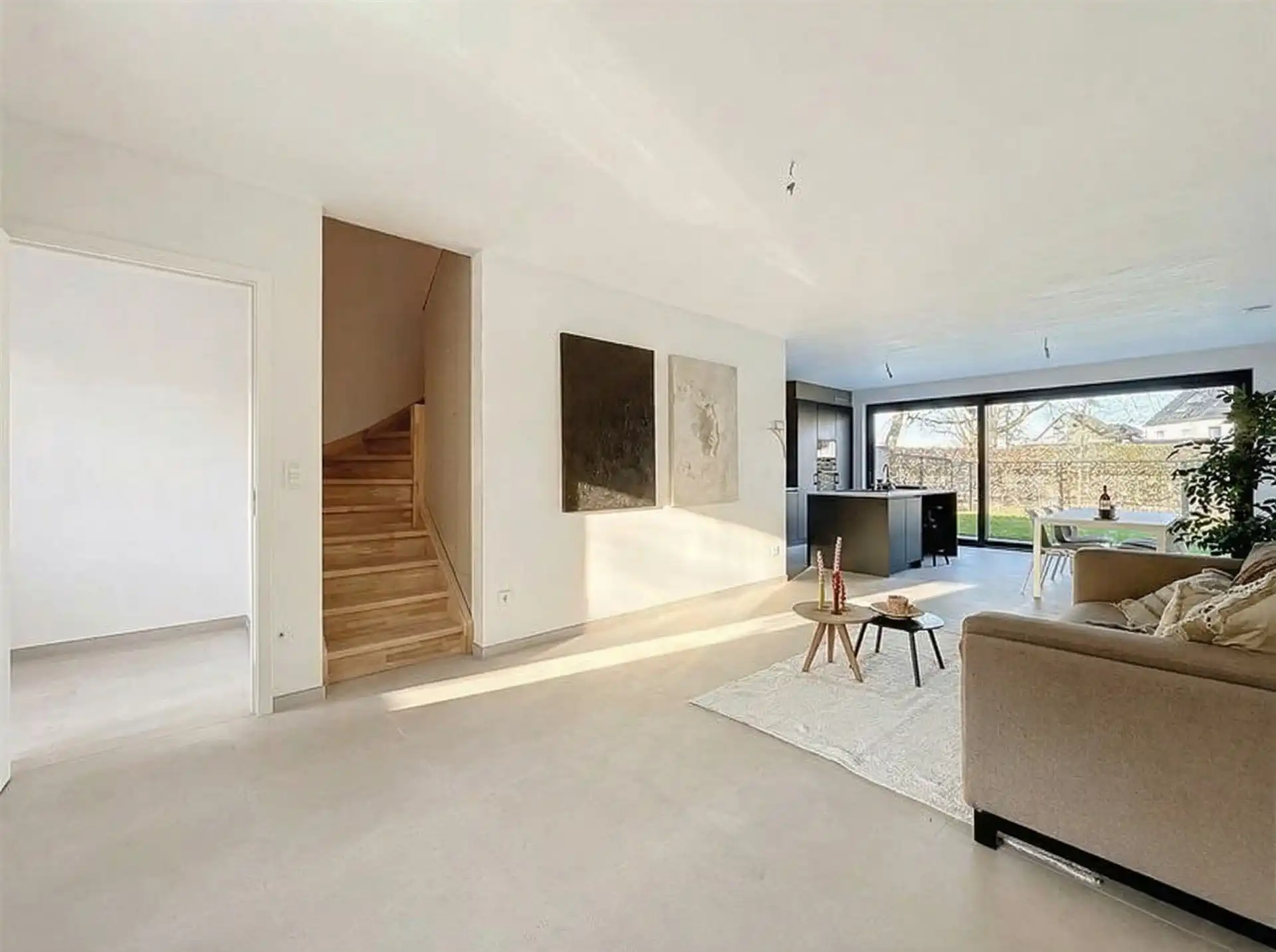 Prachtige Nieuwbouwwoning met 4 slaapkamers en 2 badkamers! foto 2