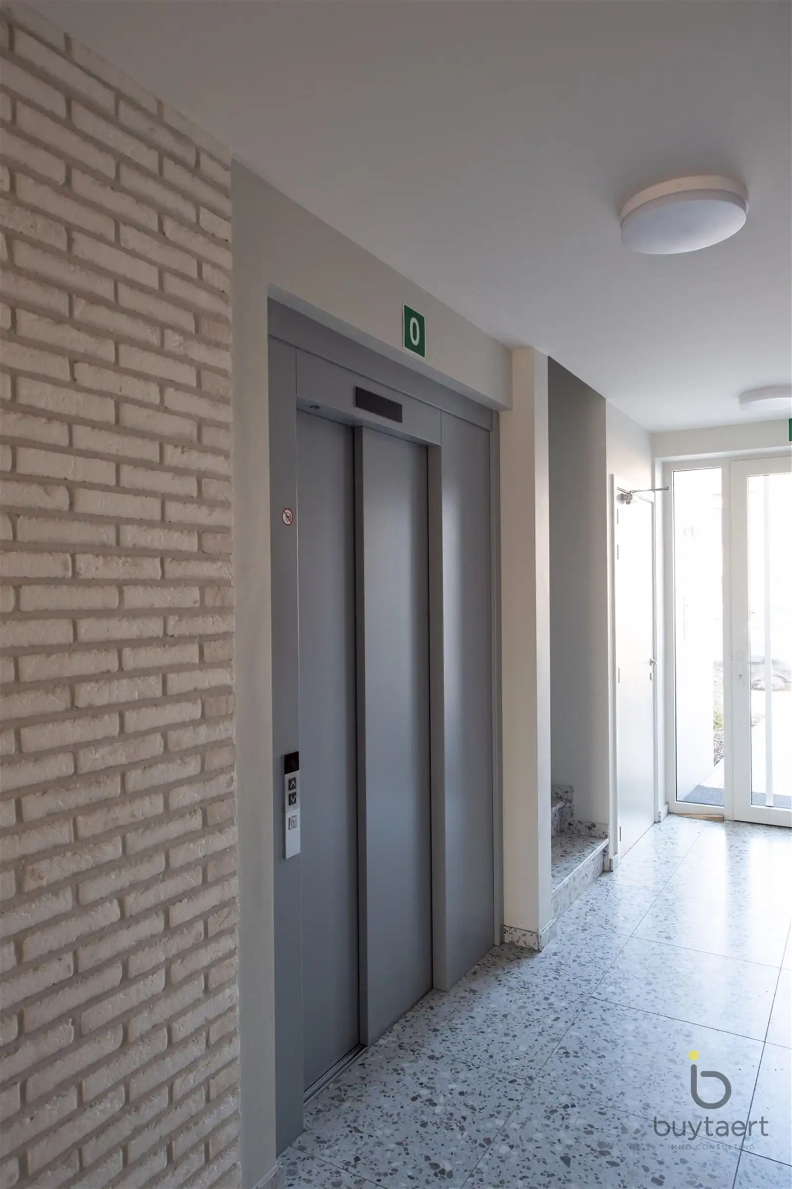 Recent 1 slaapkamer appartement met prachtig uitzicht! foto 30