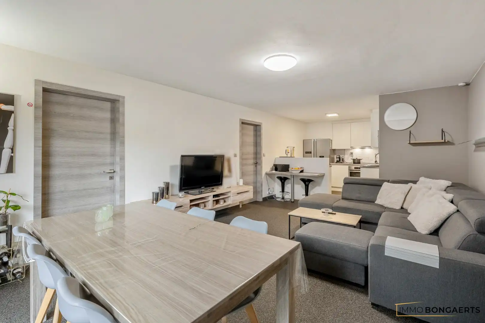 Gemeubeld appartement met 2 slaapkamers foto 3