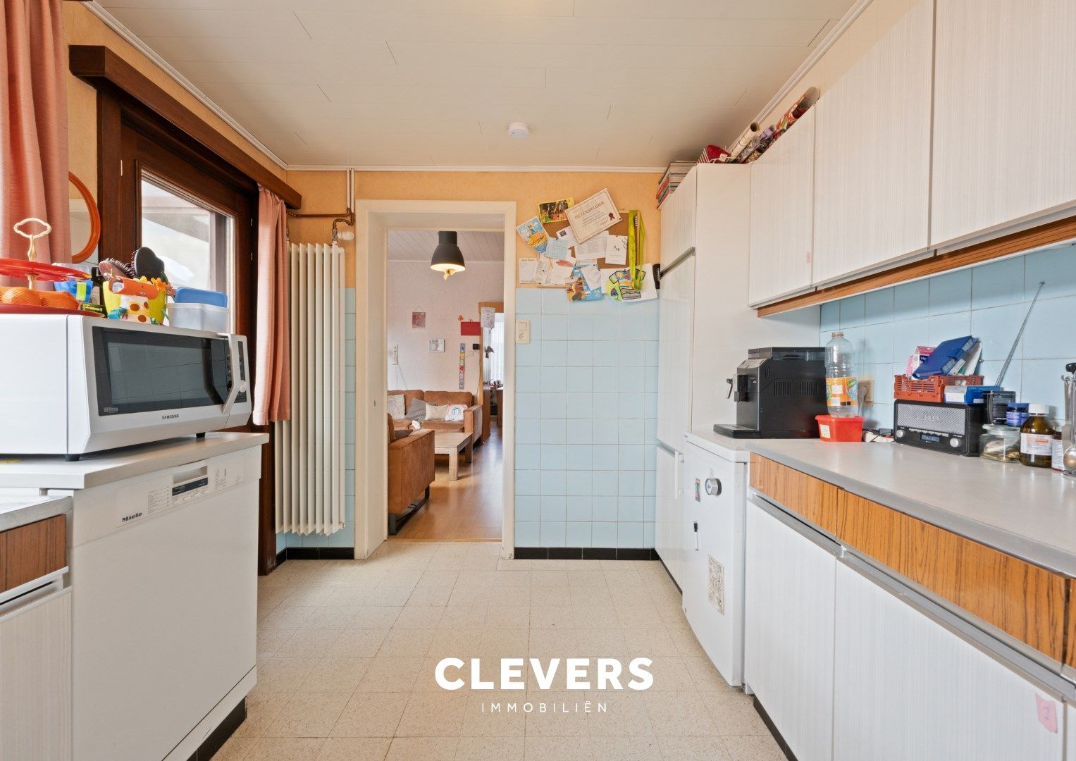 Op te frissen gezinswoning met 4 slaapkamers en zij-ingang foto 8