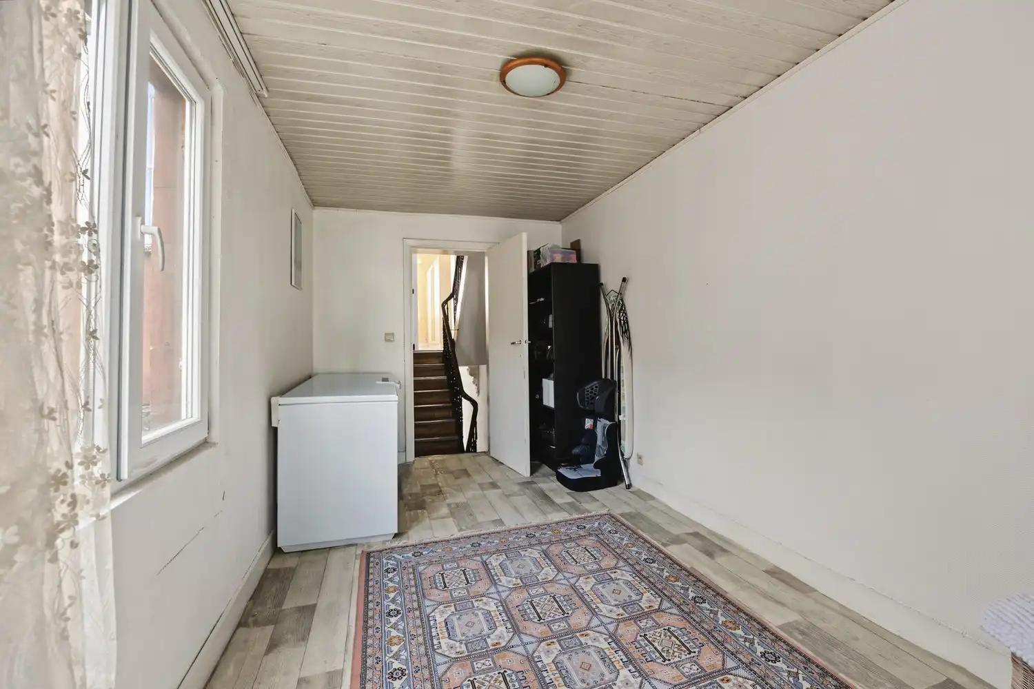 Te renoveren woning met 5 slaapkamers, 2 badkamers en ruime tuin! foto 18
