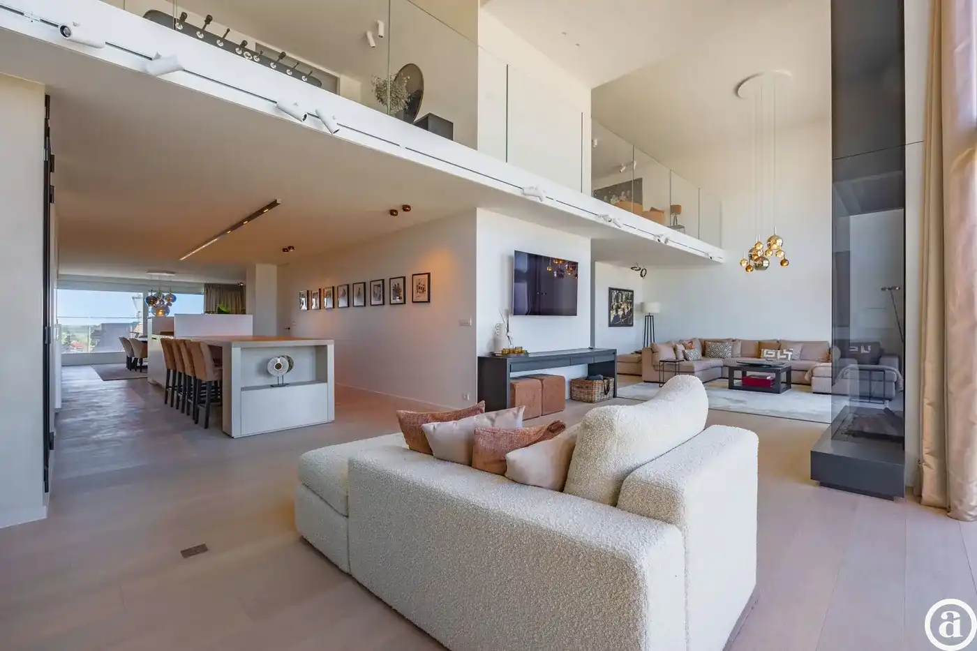 Exclusieve mezzanine met panoramisch zeezicht (406m²). foto 2
