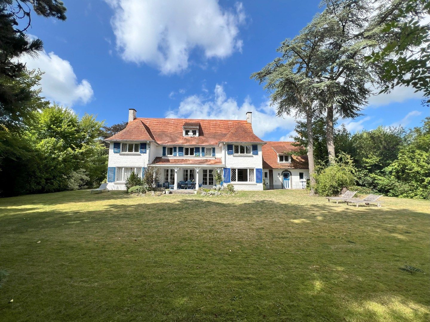 Imposante karaktervolle villa ideaal gelegen in het hart van het Zoute foto 2