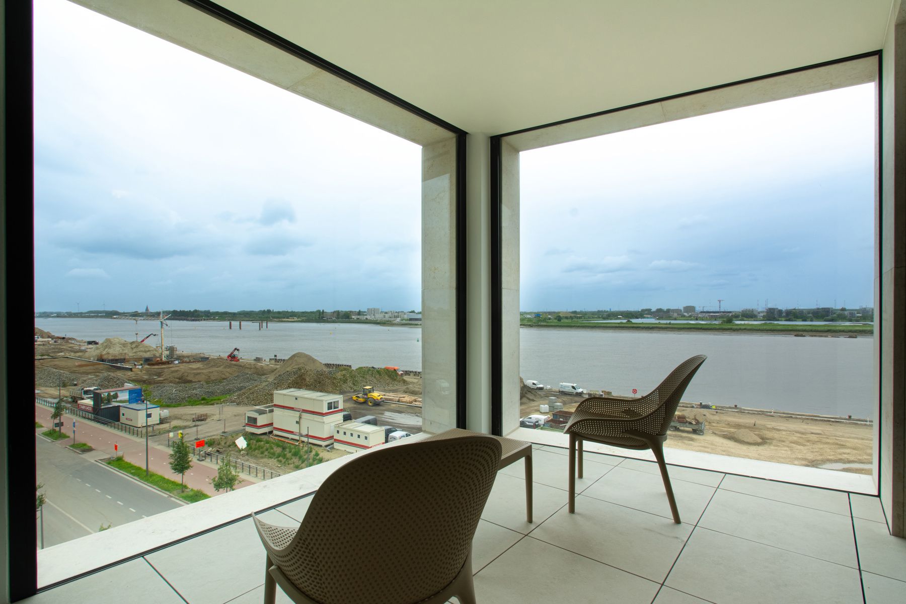 Gemeubeld 2-slaapkamerappartement met uitzicht op de Schelde foto {{pictureIndex}}
