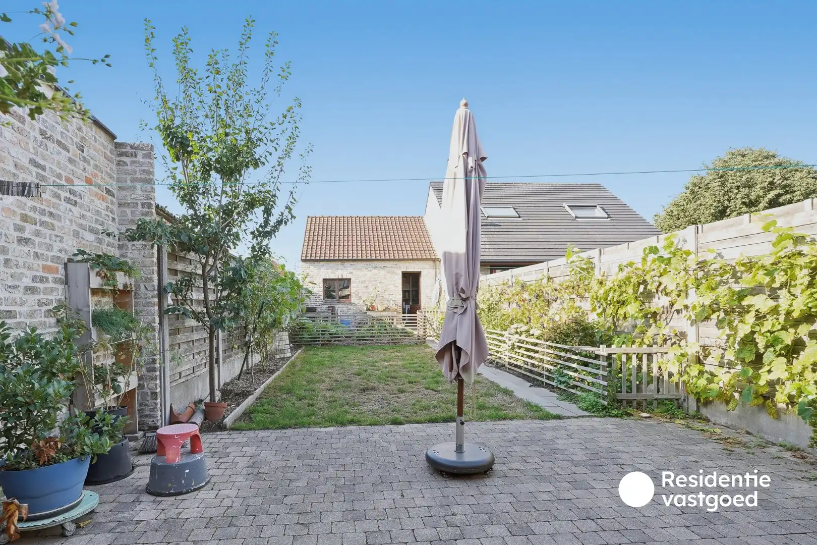Ruime gezinswoning met 4 slaapkamers, dubbele garage en zonnige tuin in Ettelgem foto 10