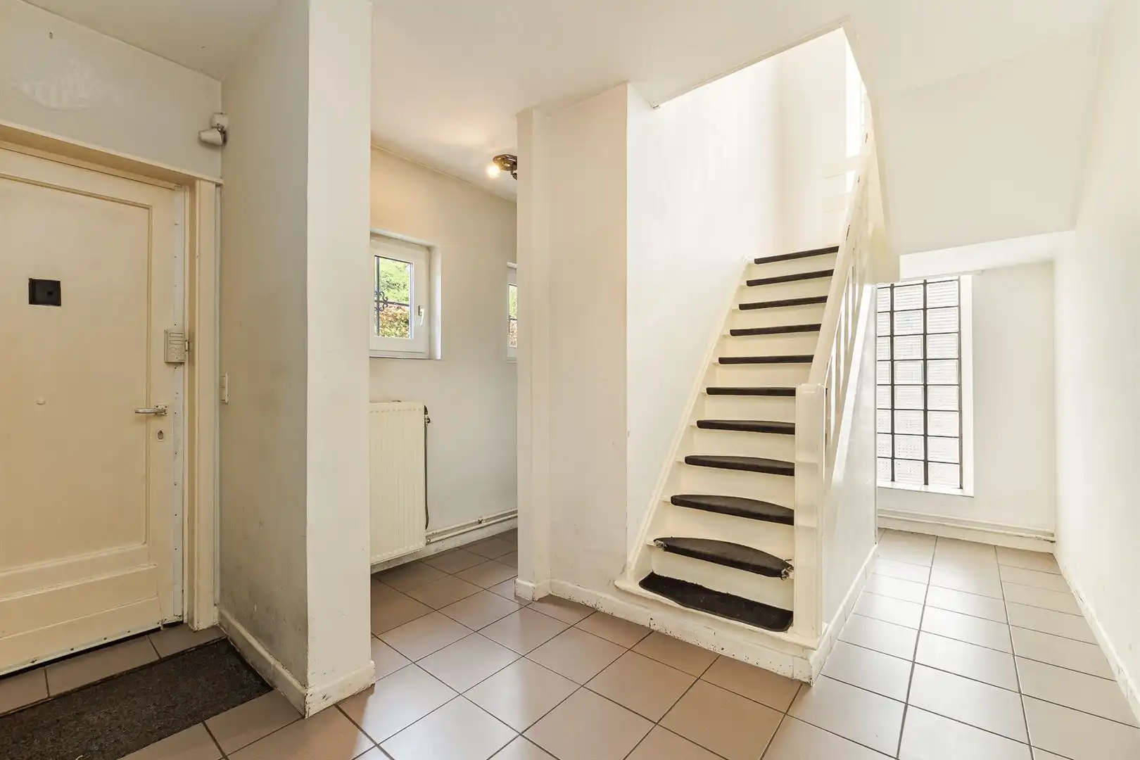 Ruime, lichte woning met garage & oprit op centrale ligging foto 12