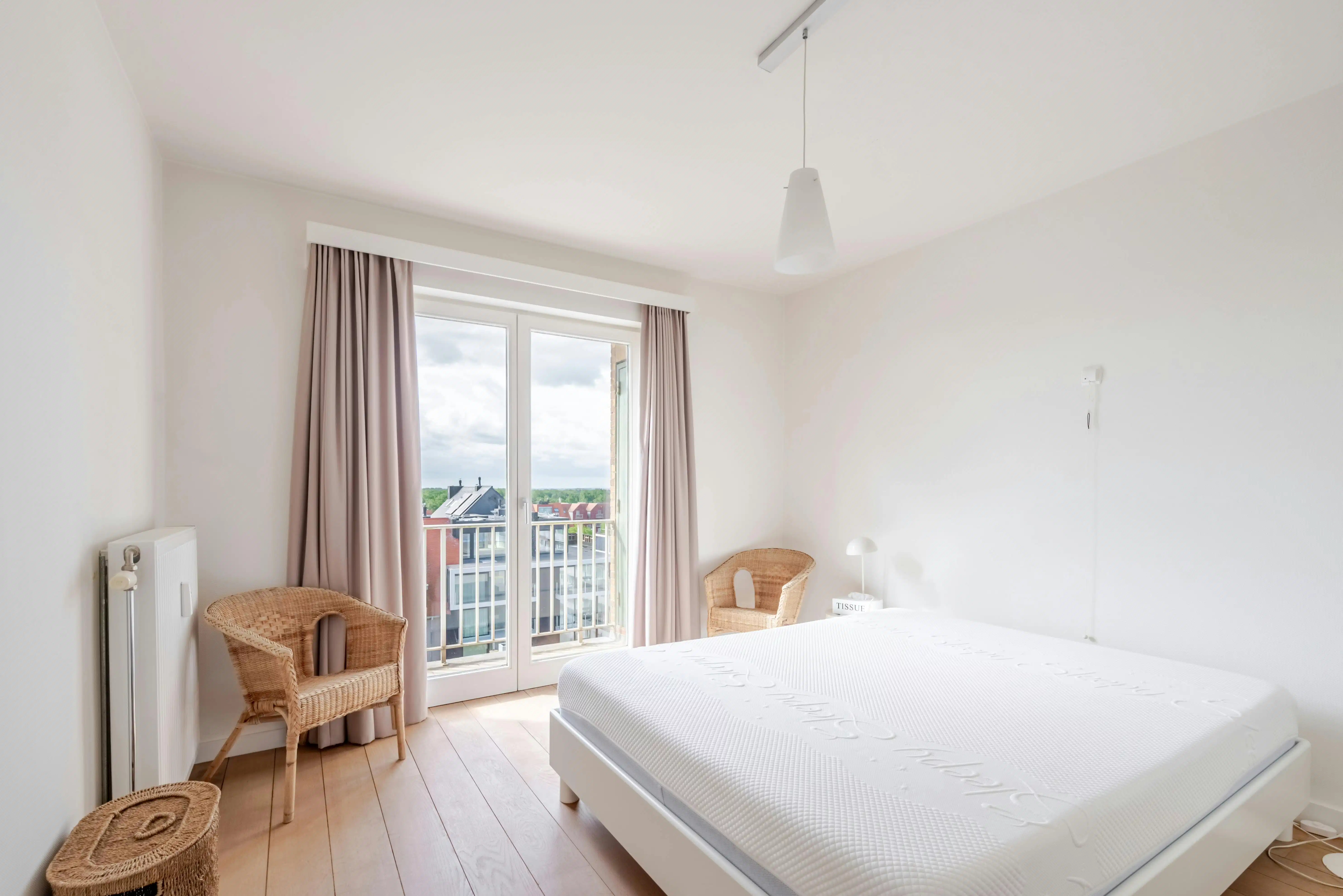 Prachtig gerenoveerd appartement met frontaal zeezicht foto 9