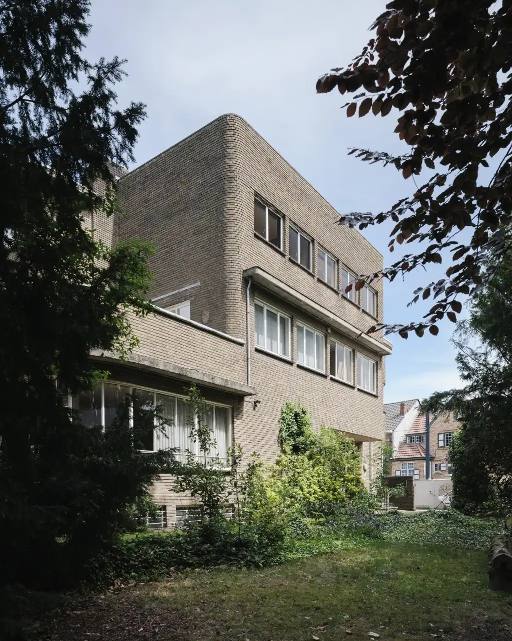 Omgeving Sint-Pieters station - Imposante half vrijstaande villa met parktuin, in nieuwe zakelijkheid naar een ontwerp van architect&nbsp;Geo&nbsp;Bontinck (1935). foto 5
