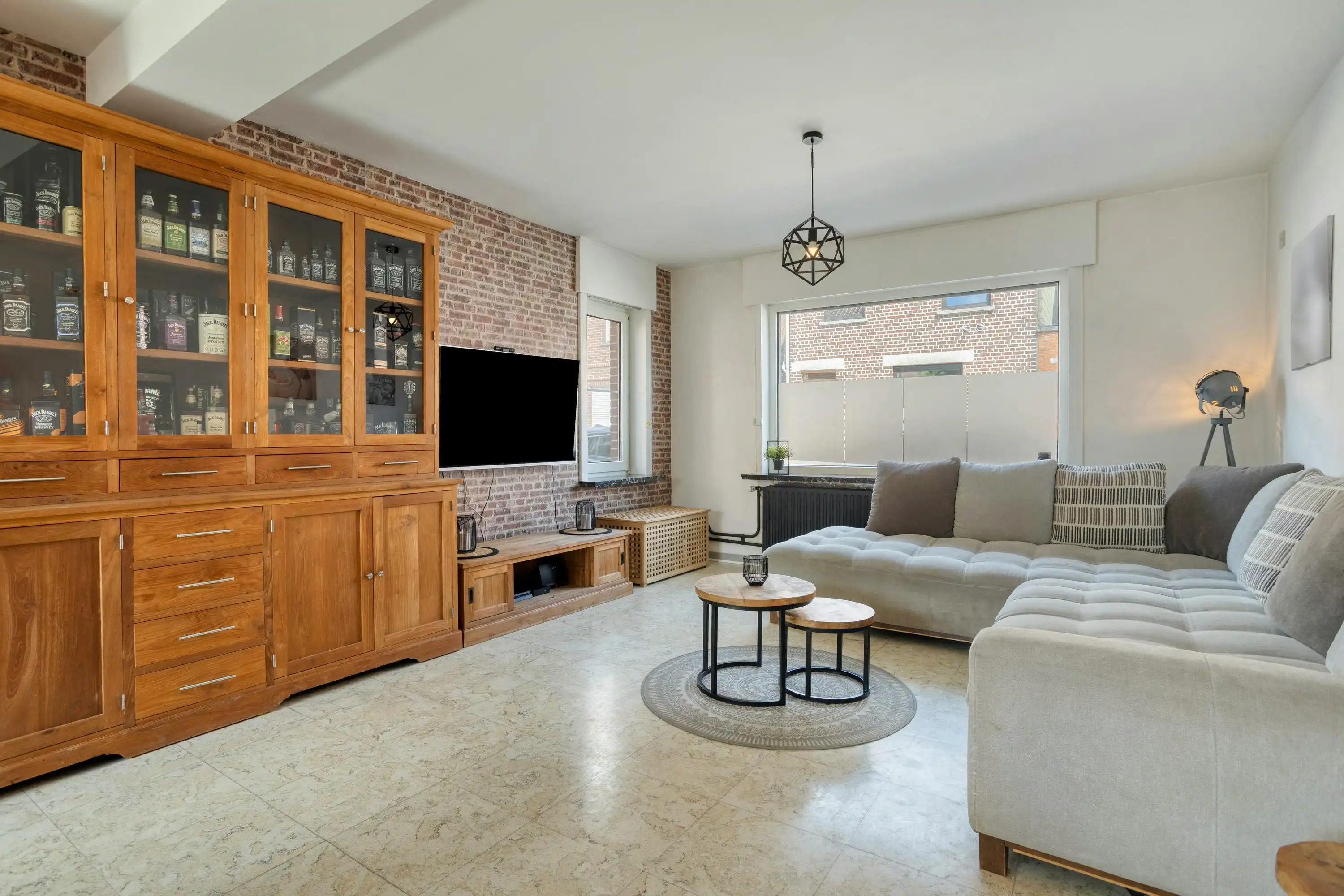 Een zeer ruim huis met 3 slaapkamers te Meulebeke. foto 5