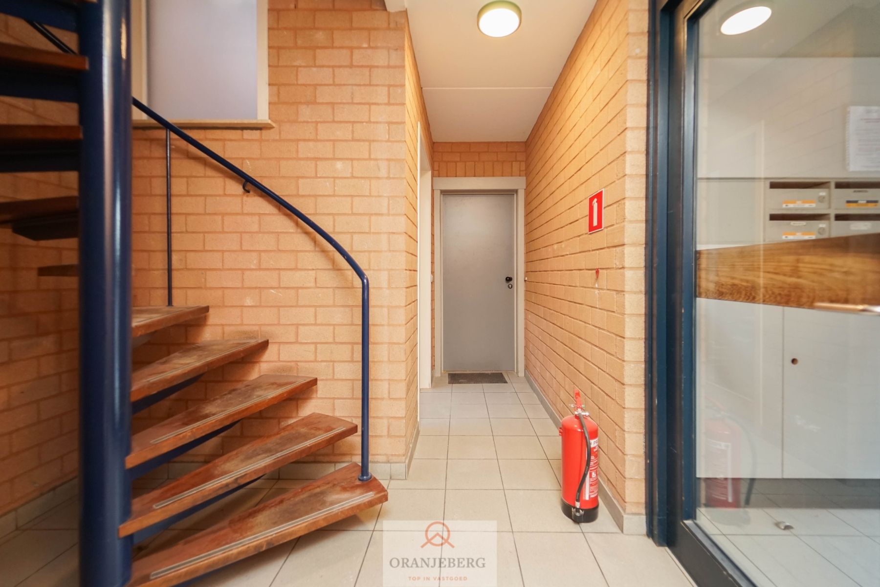 Lichtrijke studio met terras Sint-Amandsberg! foto 19