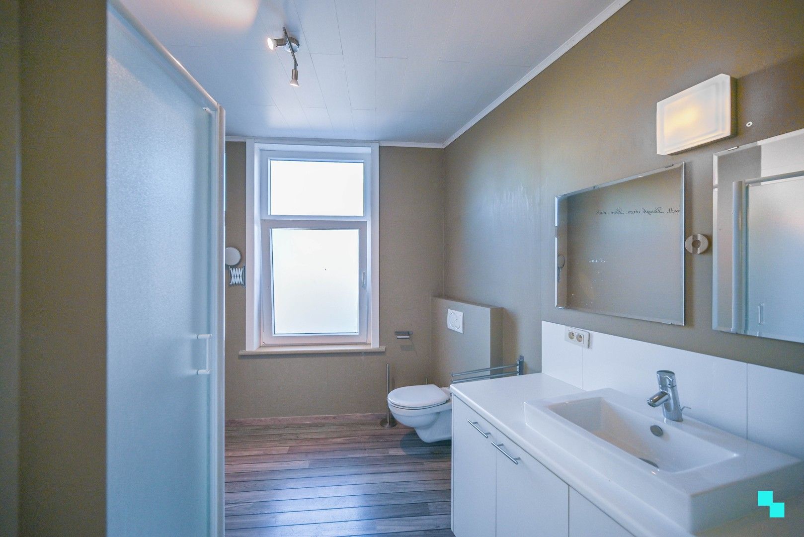Goed onderhouden woning in het centrum van Oostrozebeke! foto 18