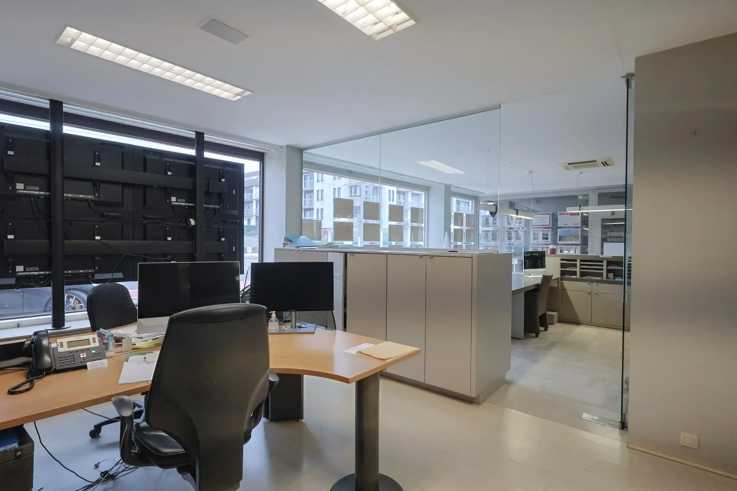 Multifunctioneel handelspand met flexibele indeling in Oostduinkerke-bad      Geschikt voor kantoor, winkel, praktijk of andere commerciële activiteiten foto 10