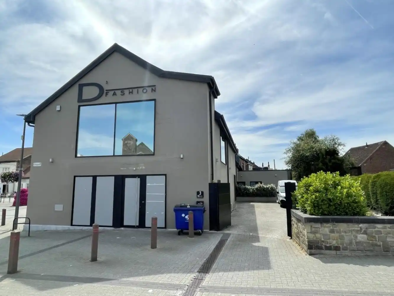 Instapklaar en polyvalent handelspand met 2 handelsruimten en ruim appartement foto 32