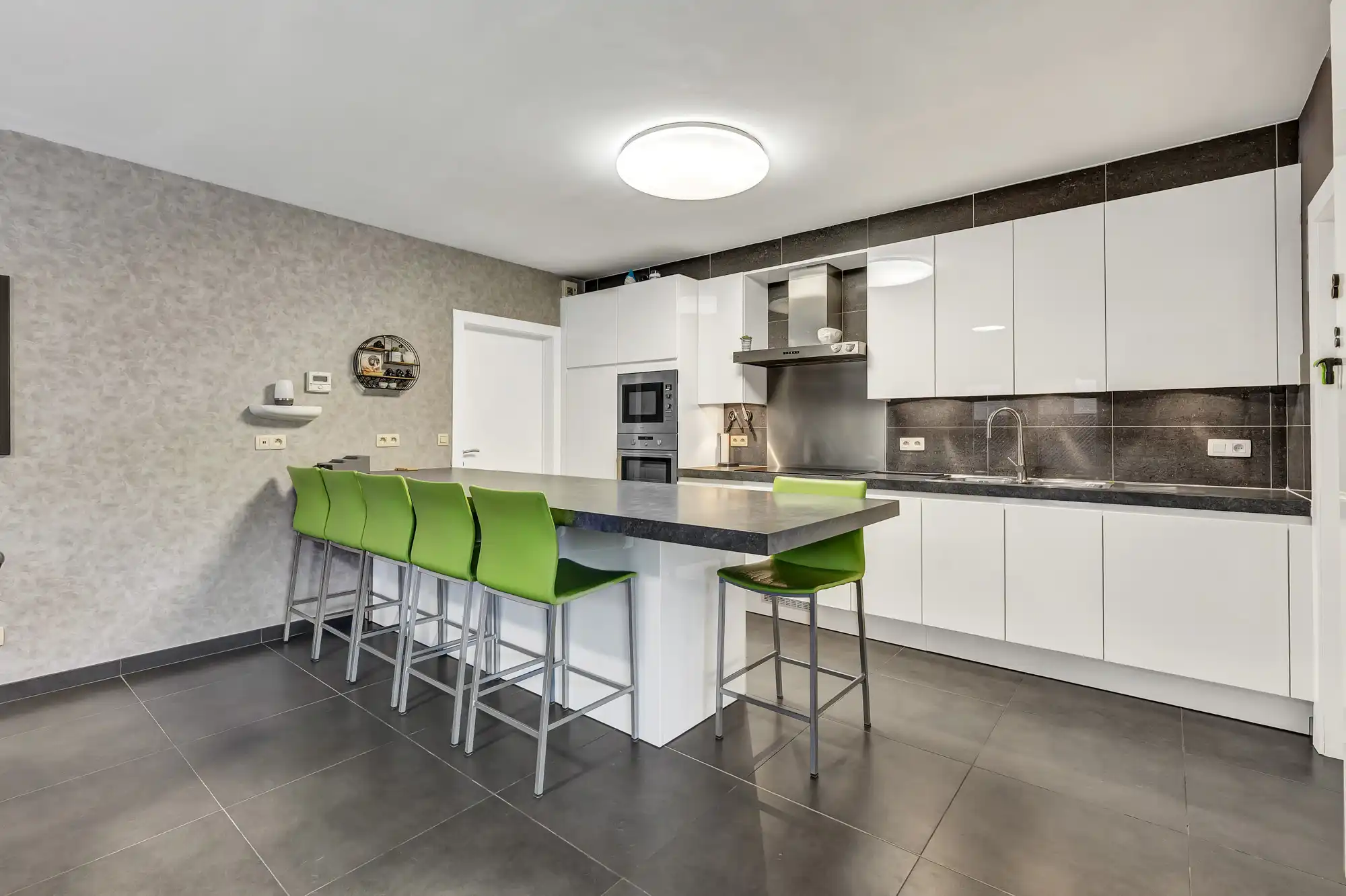 Instapklare, goed onderhouden woning op gunstige locatie foto 17