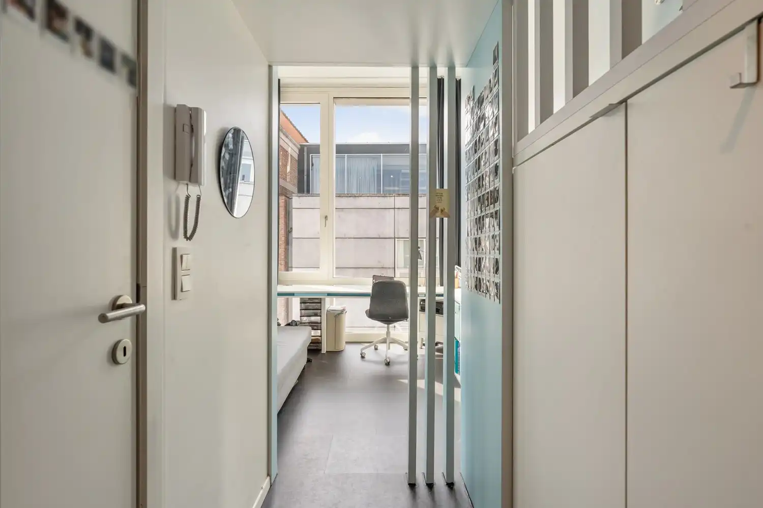 Centraal gelegen en moderne studentenkamer met eigen sanitair en een slaapverdiep! foto 3