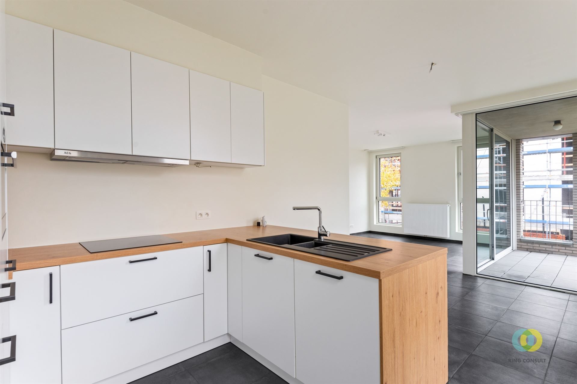 Mooi appartement met twee kamers en terras foto 5