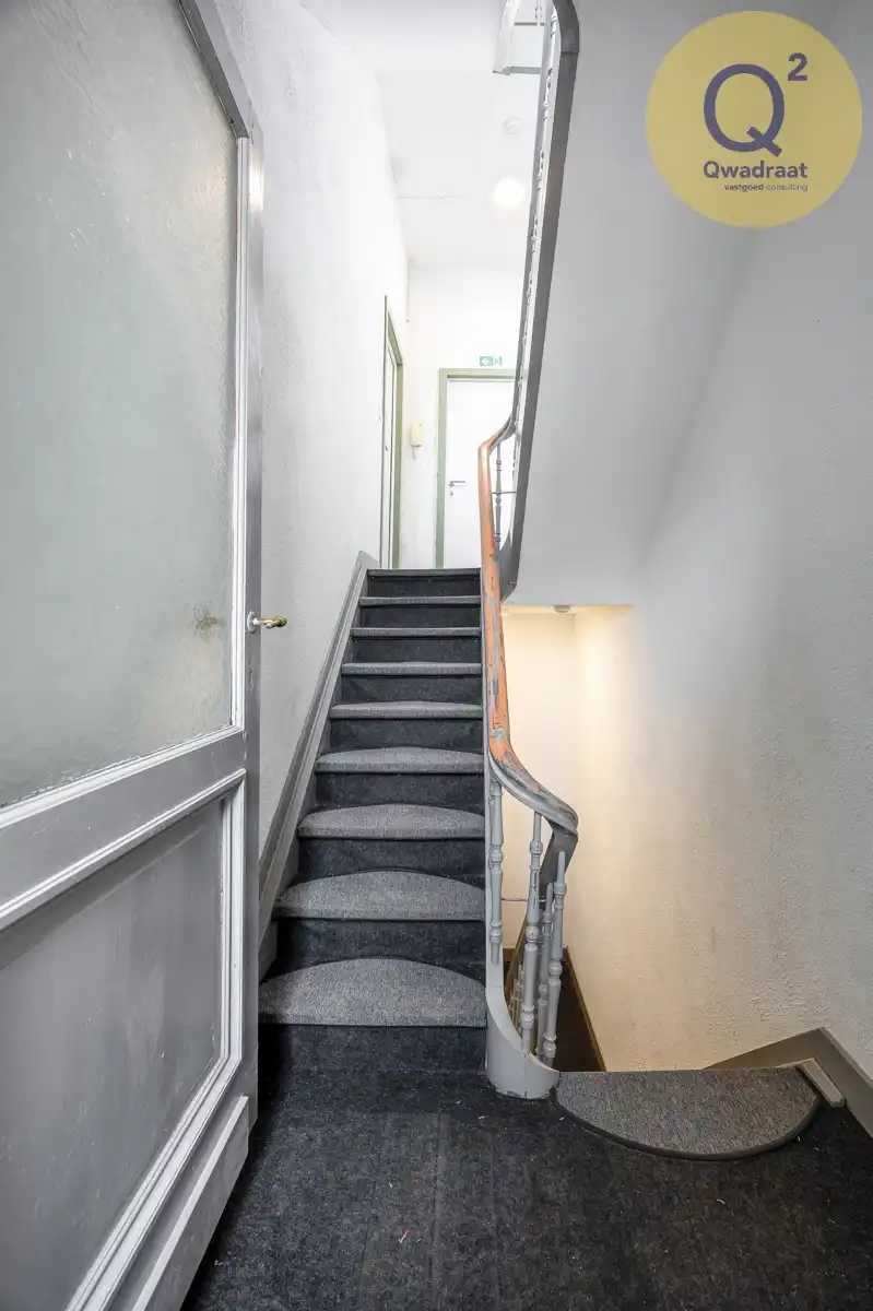 huis met 6 slpks, 2 badkamers, 2 keukens en stadstuintje foto 9