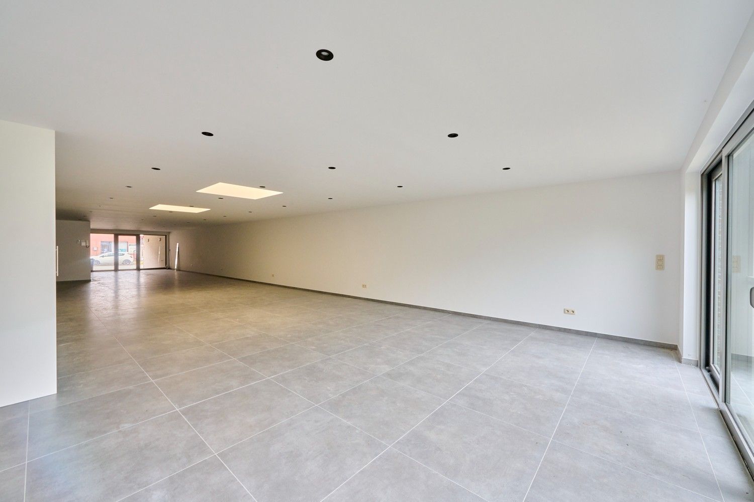 Gunstig gelegen heel ruim, fraai afgewerkte, handelsruimte met afzonderlijk toegankelijke woonstgelegenheid (triplex appartement) foto 7