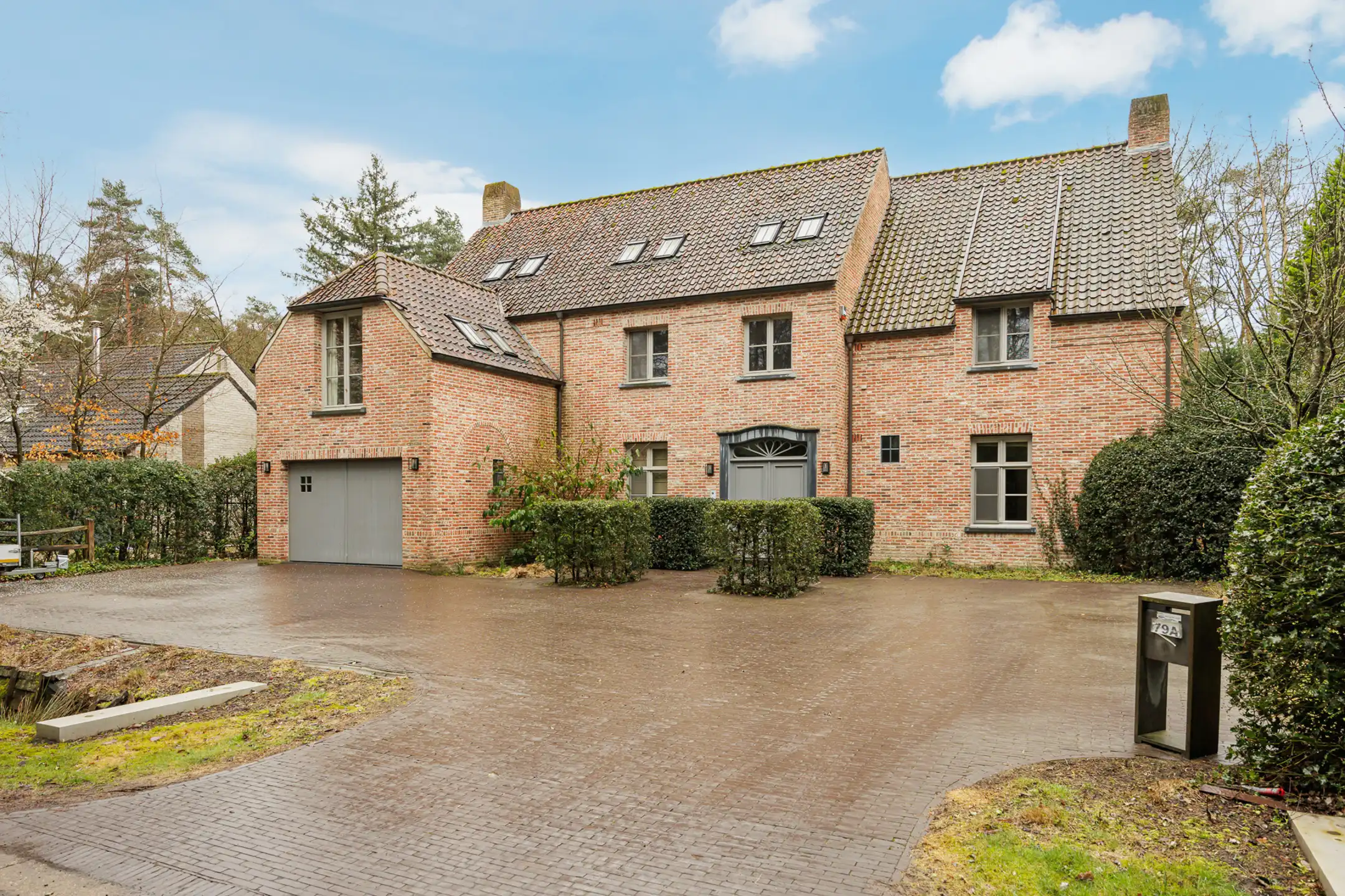 Stijlvolle pastorijvilla met 6 slaapkamers en prachtige tuin foto {{pictureIndex}}