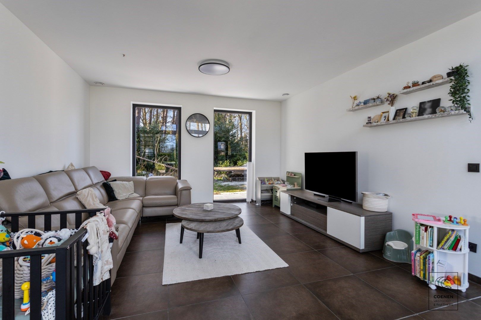 Prachtige villa met bew. opp. van 258m², 5 slpk's en dat op een uiterst rustige locatie te Brecht! foto 3