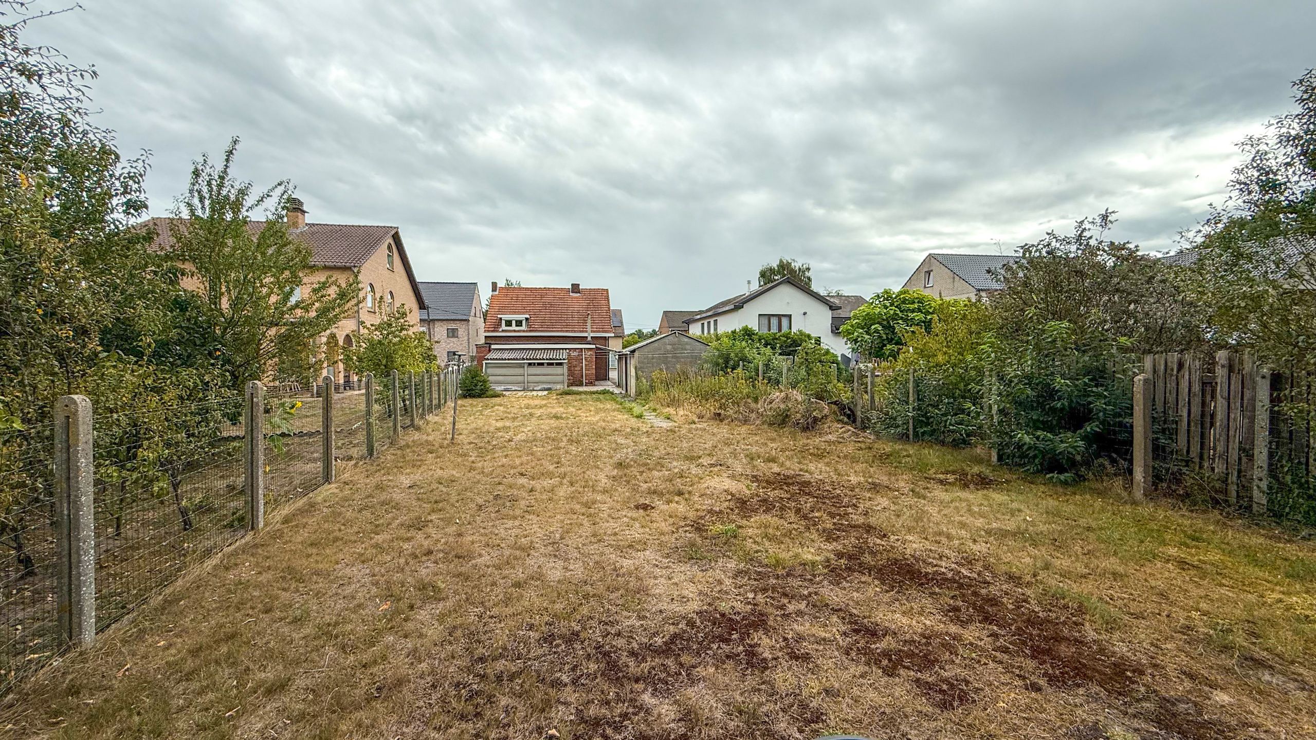 Te vernieuwen woning met 4 slaapkamers en zonnige tuin! foto 31