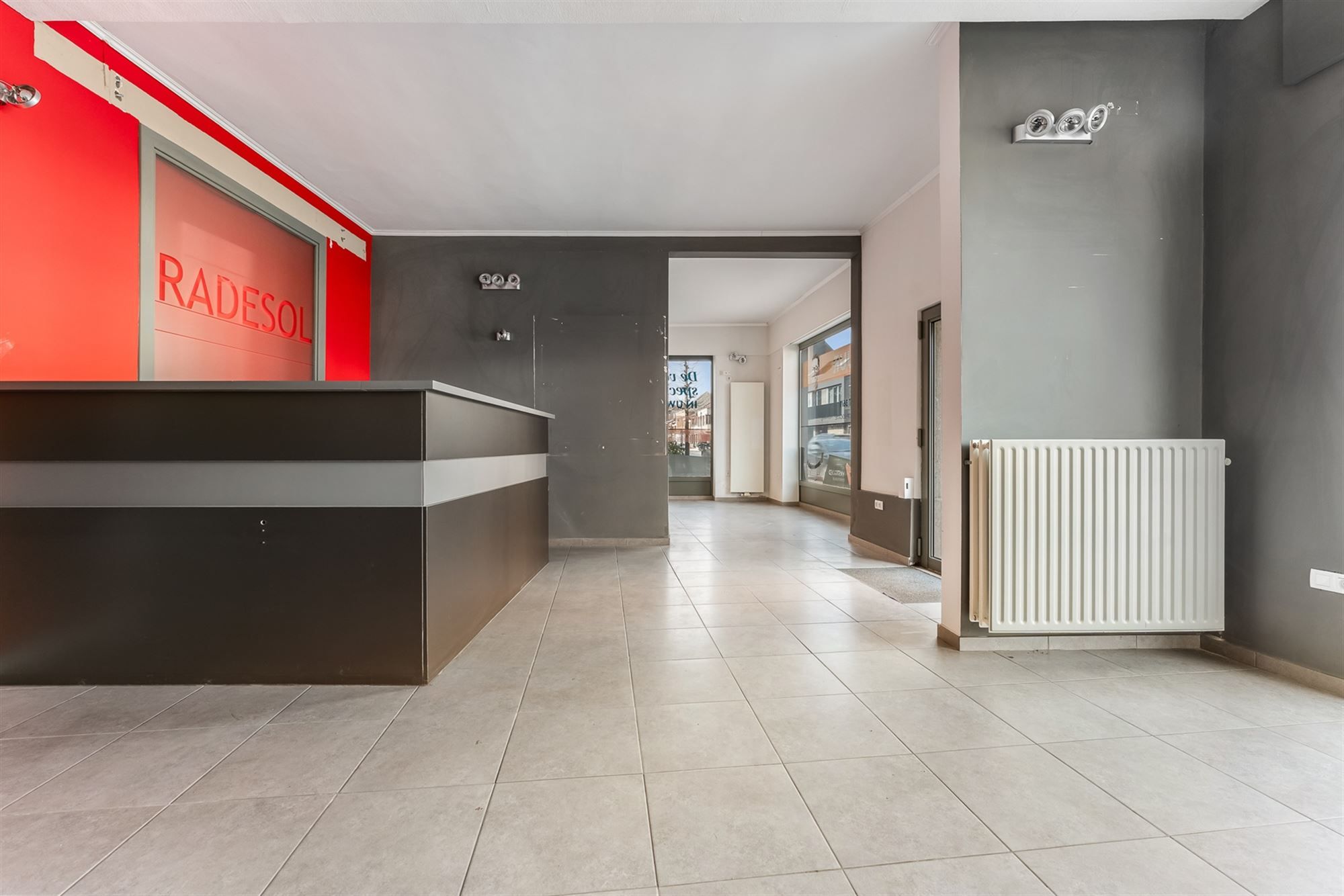 HANDELSPAND 111M2 MET WOONST 199M2 OP PERFECTE LOCATIE MET ENORME VISIBILITEIT! foto 6